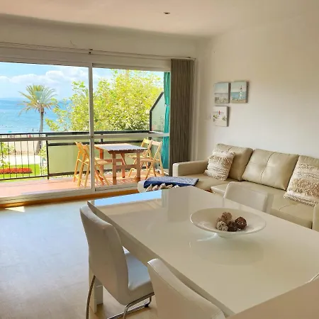 Primera Linea De Mar Centro Apartment Roses